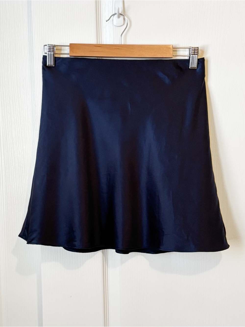 Quince 100% Washable Silk Mini Skirt Navy
Women’s Small - Picture 6 of 11